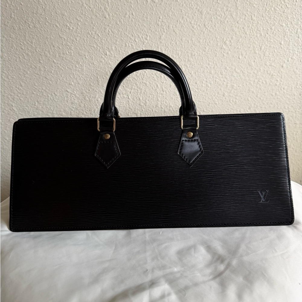 louis vuitton epi sac triangle. - Picture 2 of 13
